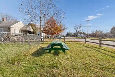 1053 E Empire Avenue, Benton Harbor, MI 49022 - Photo 5