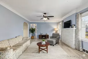 136 East Ave N, Battle Creek, MI 49017 - Photo 3