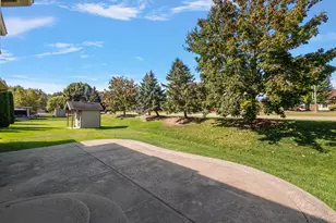 50247 Cheltenham Dr, Macomb, MI 48044 - Photo 11