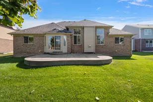 50247 Cheltenham Dr, Macomb, MI 48044 - Photo 9