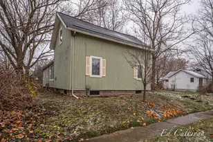 211 N Division St, Spring Lake, MI 49456 - Photo 25