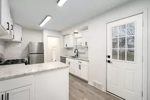 24701 Parklawn St, Oak Park, MI 48237 - Photo 9