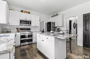 33 Fox Point Ct NE, Ada, MI 49301 - Photo 7