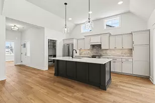 4712 Knapp Bluff Dr NE, Grand Rapids, MI 49525 - Photo 3