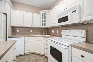 1092 Kensington St NW, Grand Rapids, MI 49534 - Photo 13