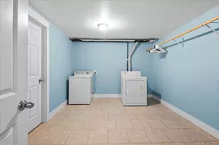 1420 Worcester Dr NE, Grand Rapids, MI 49505 - Photo 17