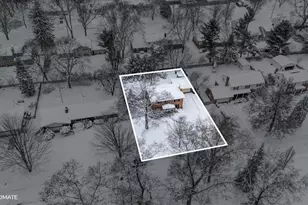 2616 Lomond Dr, Kalamazoo, MI 49008 - Photo 3