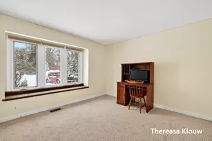 17496 Meadow Wood Rd, Spring Lake, MI 49456 - Photo 9