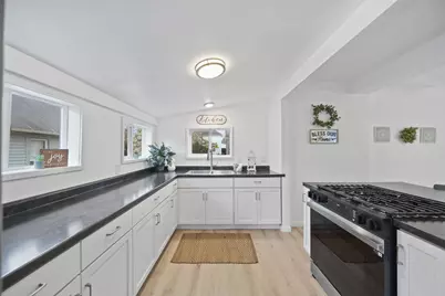 328 Adams Street, Jackson, MI 49202 - Photo 17