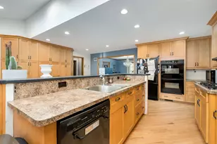 16940 Jeanette St, Southfield, MI 48075 - Photo 3