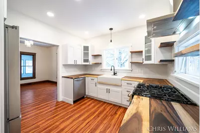 402 W Clinton Street, Hastings, MI 49058 - Photo 3