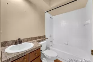 1946 Cross Bend St NE, Grand Rapids, MI 49505 - Photo 23