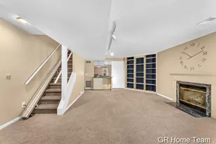 1946 Cross Bend St NE, Grand Rapids, MI 49505 - Photo 31