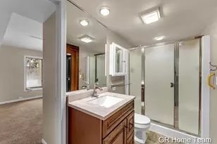 1946 Cross Bend St NE, Grand Rapids, MI 49505 - Photo 39