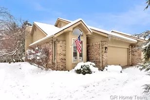 1946 Cross Bend St NE, Grand Rapids, MI 49505 - Photo 3