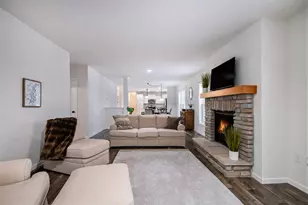 7177 Longview Ct, Delton, MI 49046 - Photo 9