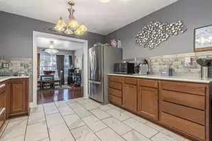 218 W Grove St, Greenville, MI 48838 - Photo 9