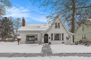 218 W Grove St, Greenville, MI 48838 - Photo 3