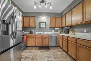 38513 Capetown Ct, Clinton Twp, MI 48038 - Photo 9