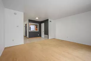 709 Garland Cir, Kalamazoo, MI 49008 - Photo 5