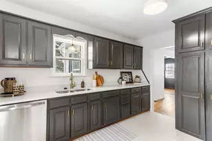 911 Napier Ave, Saint Joseph, MI 49085 - Photo 17