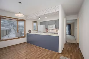 932 Village Ln, Jenison, MI 49428 - Photo 5