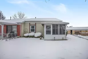 932 Village Ln, Jenison, MI 49428 - Photo 3