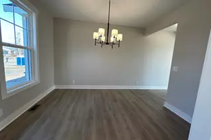 562 Lincoln Lawns Dr NW, Walker, MI 49534 - Photo 9