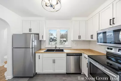 803 S Griffin Street, Grand Haven, MI 49417 - Photo 9