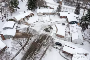 1010 Cherrywood Ln NE, Grand Rapids, MI 49505 - Photo 45