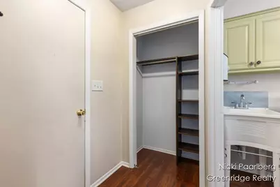 1010 Cherrywood Lane NE, Grand Rapids, MI 49505 - Photo 15
