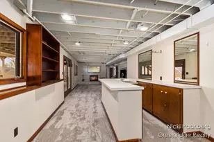 1010 Cherrywood Ln NE, Grand Rapids, MI 49505 - Photo 27