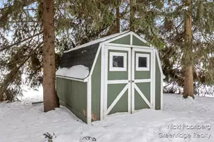 1010 Cherrywood Ln NE, Grand Rapids, MI 49505 - Photo 41