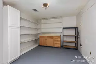 1010 Cherrywood Ln NE, Grand Rapids, MI 49505 - Photo 33