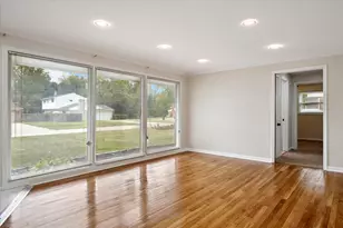 29484 Spring Hill Dr, Southfield, MI 48076 - Photo 9