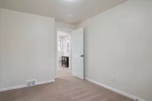 29484 Spring Hill Dr, Southfield, MI 48076 - Photo 23