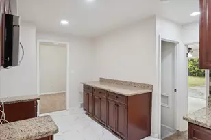 29484 Spring Hill Dr, Southfield, MI 48076 - Photo 13