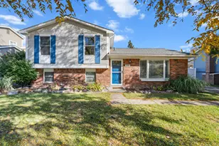 230 Selkirk St, Canton, MI 48187 - Photo 3