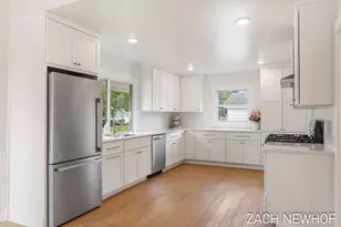 430 Washington Ave, Holland, MI 49423 - Photo 7