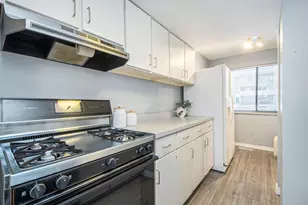 6249 Acropolis Dr SE, Grand Rapids, MI 49546 - Photo 13