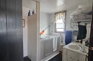 468 Colfax Ave, Benton Harbor, MI 49022 - Photo 7
