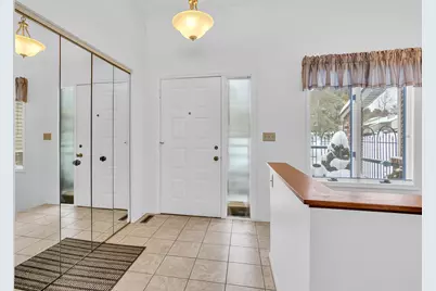 2815 S Wooddale Drive, Jackson, MI 49203 - Photo 5