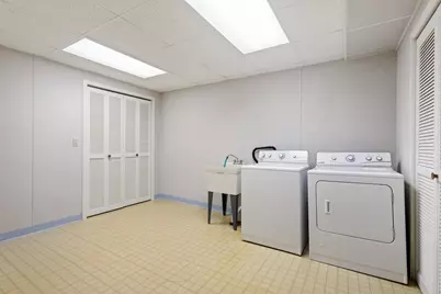 1907 Chevy Chase Boulevard, Kalamazoo, MI 49008 - Photo 55