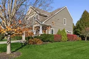 3707 Fox Crossing, Saint Joseph, MI 49085 - Photo 5