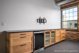 940 Monroe Ave NW, Grand Rapids, MI 49503 - Photo 27