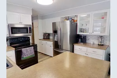 10300 Springwood Drive, Zeeland, MI 49464 - Photo 9