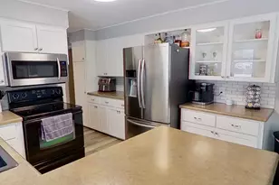 10300 Springwood Dr, Zeeland, MI 49464 - Photo 9