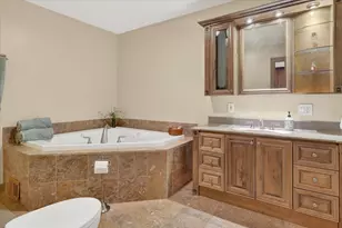 9 E Beech St, Three Oaks, MI 49128 - Photo 25