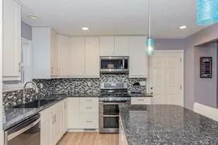 24271 Thousand Oaks Dr, Mattawan, MI 49071 - Photo 3