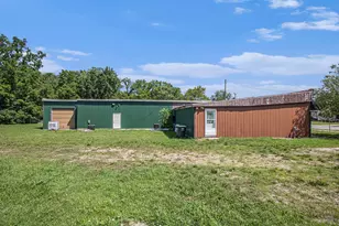 402 S Oak St, Buchanan, MI 49107 - Photo 3